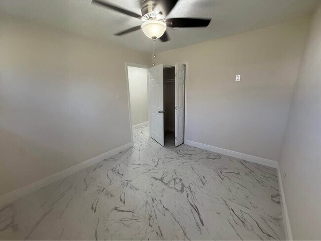 Building Photo - 3259 Huff Dr