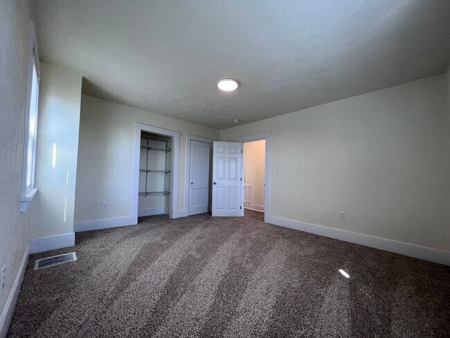 Building Photo - Updated 2BR house with Garage!