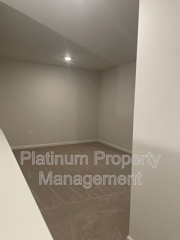 Building Photo - 551 Stoneybrook Dr