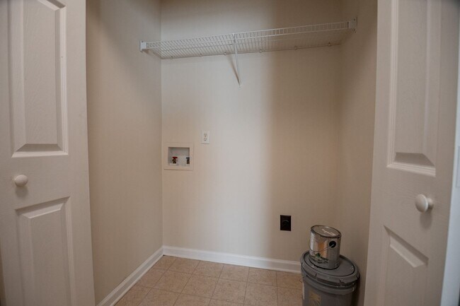 Building Photo - Comfortable 3 Bedroom / 2 Bath One - Level Home in Tuscaloosa-Lakewood Neighborhood!