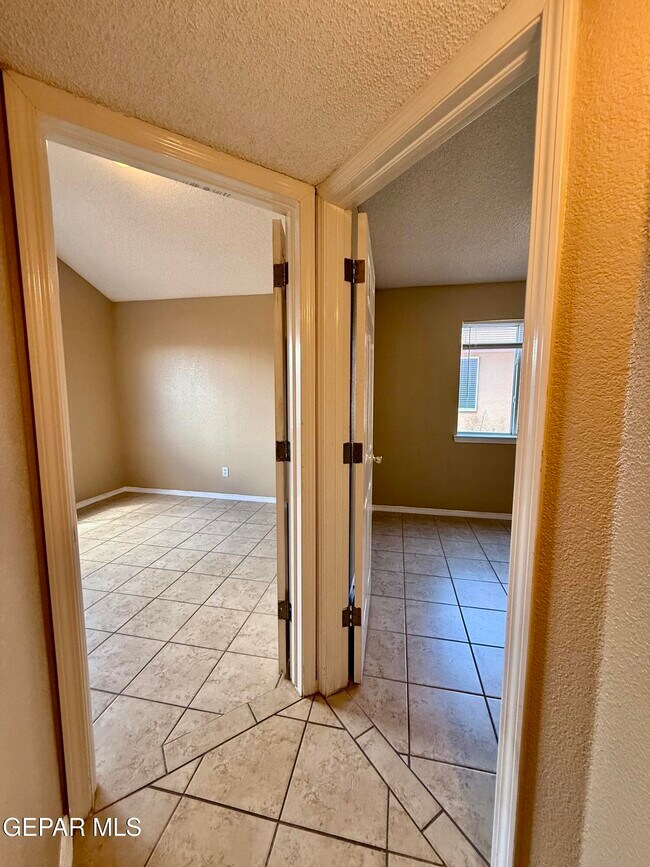 Building Photo - 3401 Tierra Zafiro Dr