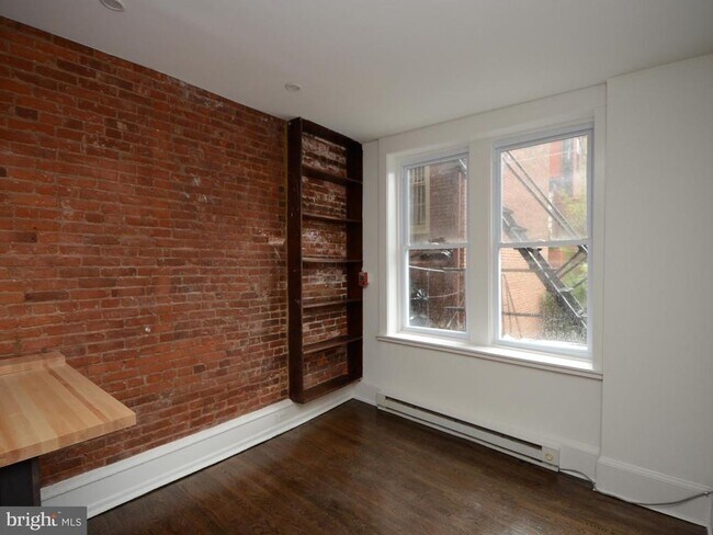 Building Photo - 1904 Spruce St