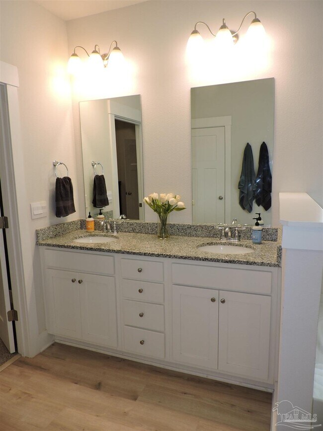 Building Photo - 10612 Davenport Lp