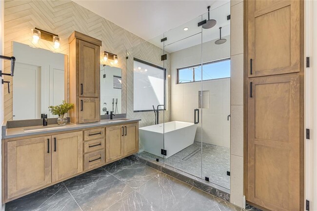 Building Photo - 2401 Trailside Dr