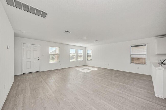 Building Photo - 367 Keefer