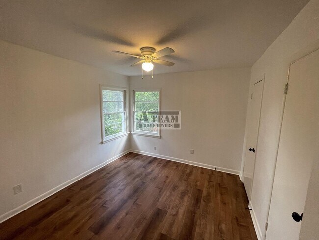 Building Photo - Newly updated 3 Bedroom 2 Bath located in ...