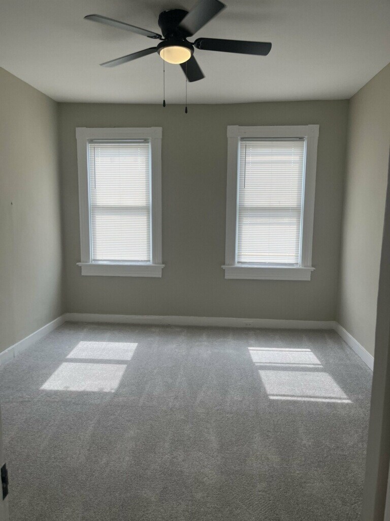 Building Photo - 711 N Streeper St