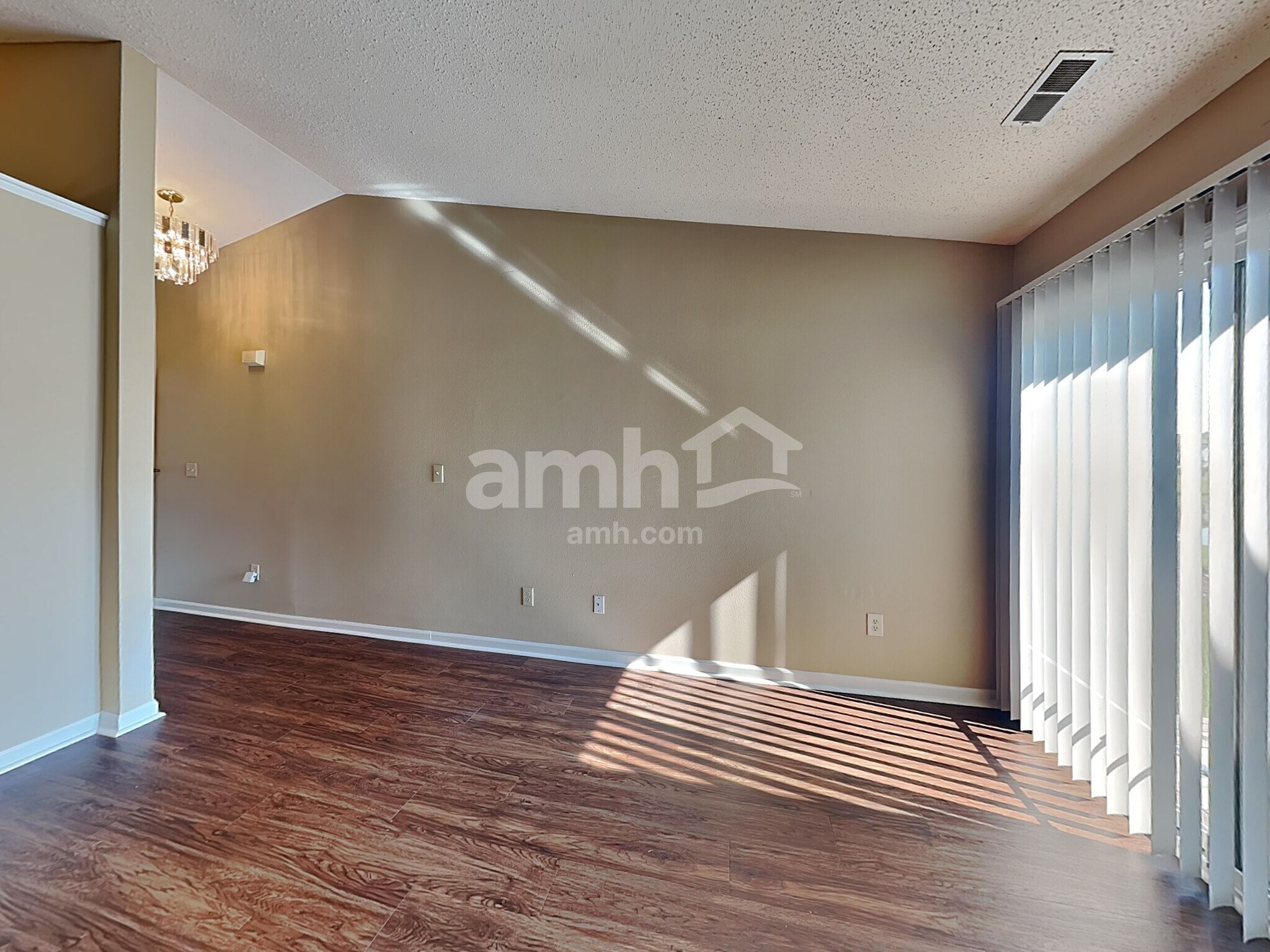 Building Photo - 15260 Fawn Meadow Dr