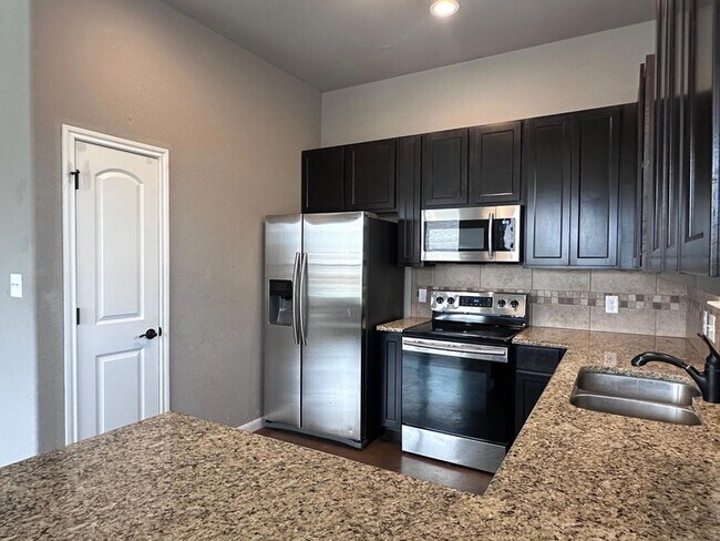 Building Photo - 200 Mauna Kea Ln
