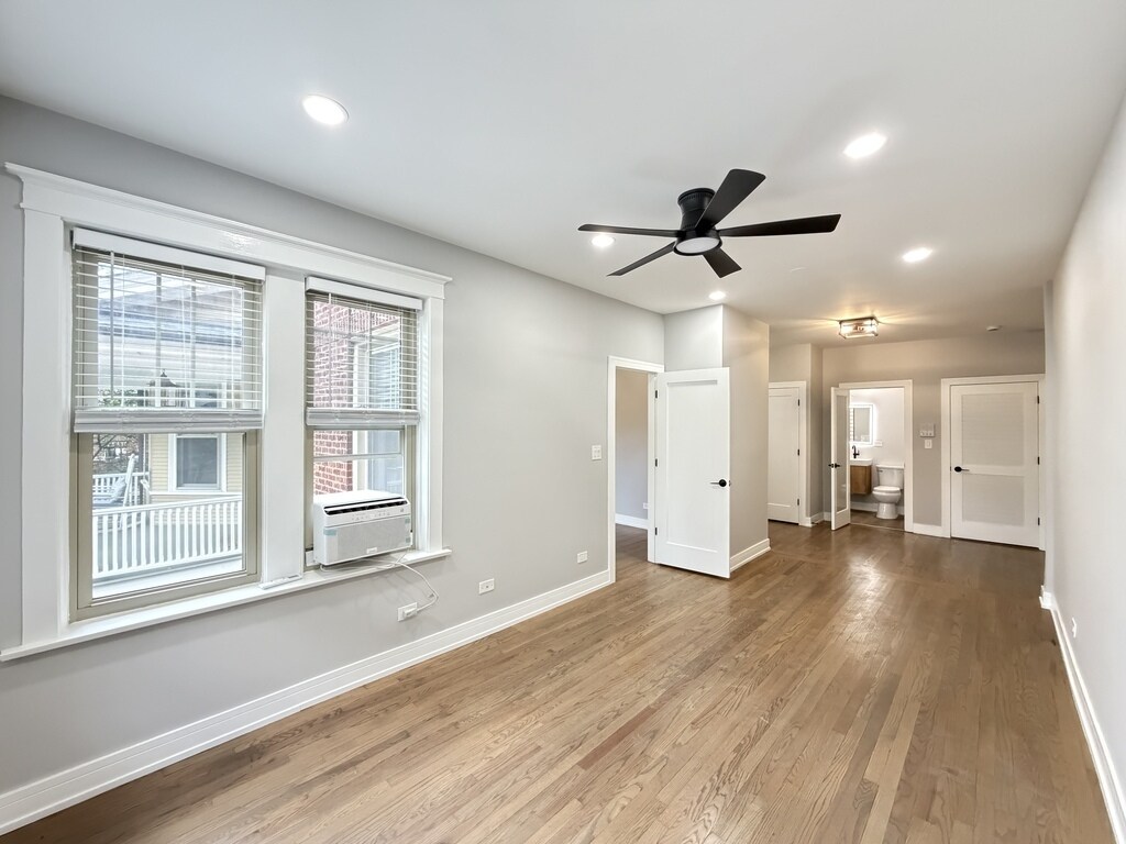 Building Photo - 5452 N Paulina St