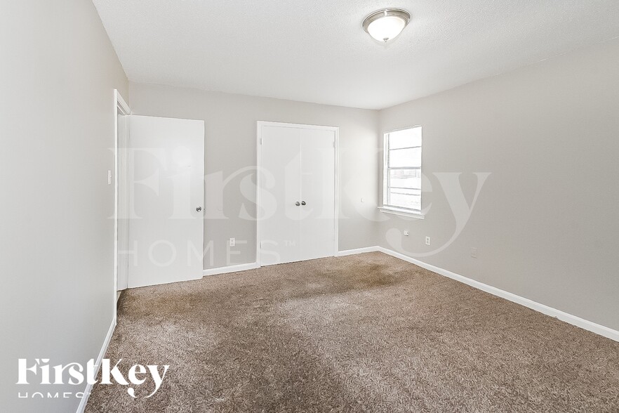 Building Photo - 6702 Valley Park Dr