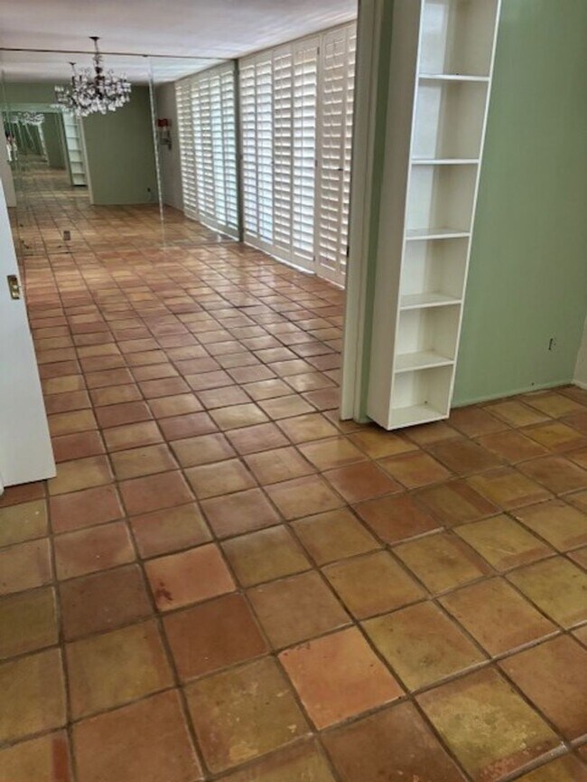 Building Photo - Chalet Palms in Rancho Mirage