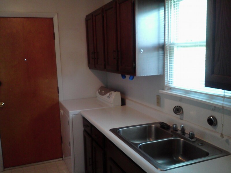 Building Photo - 296 Main St