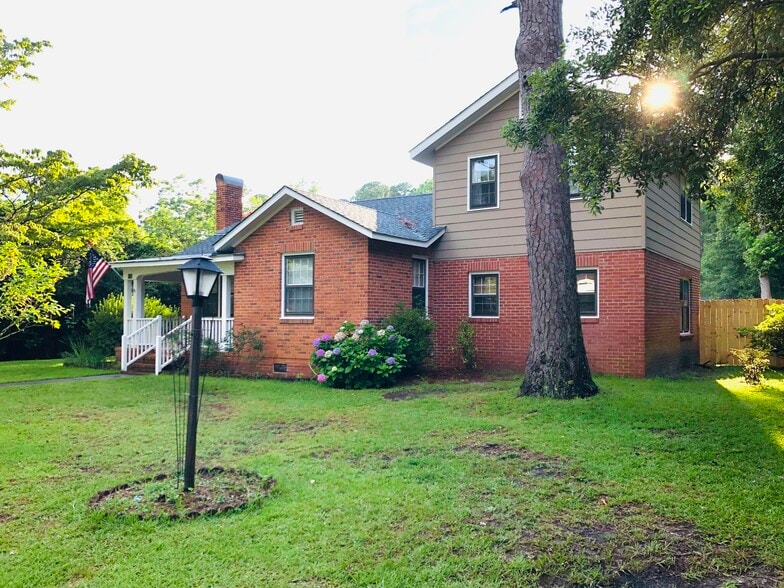 Building Photo - 118 Sebrell Ave