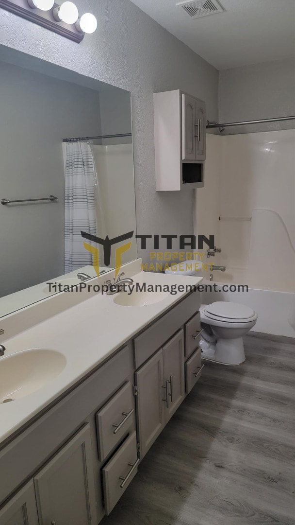 Building Photo - 3b/2b house