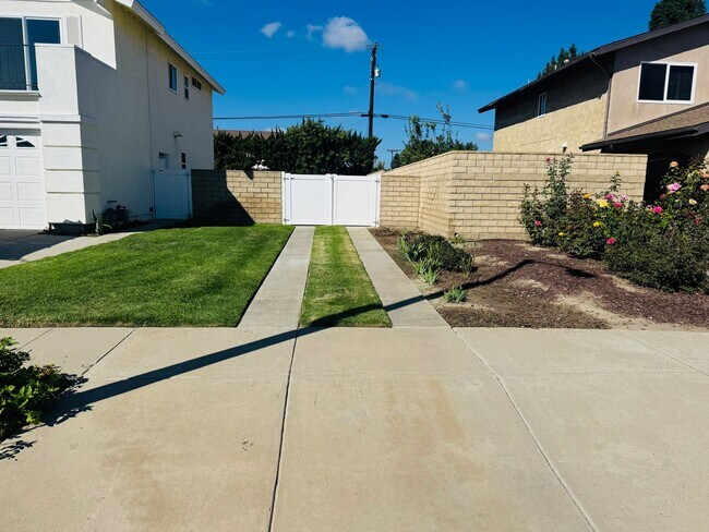 Building Photo - Ideal Multigenerational Home with Separate Downstairs Bedroom and Bath