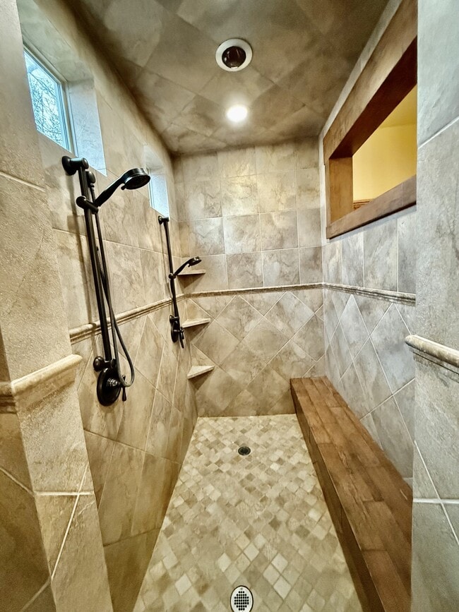 Building Photo - 6819 S Greenfield Way