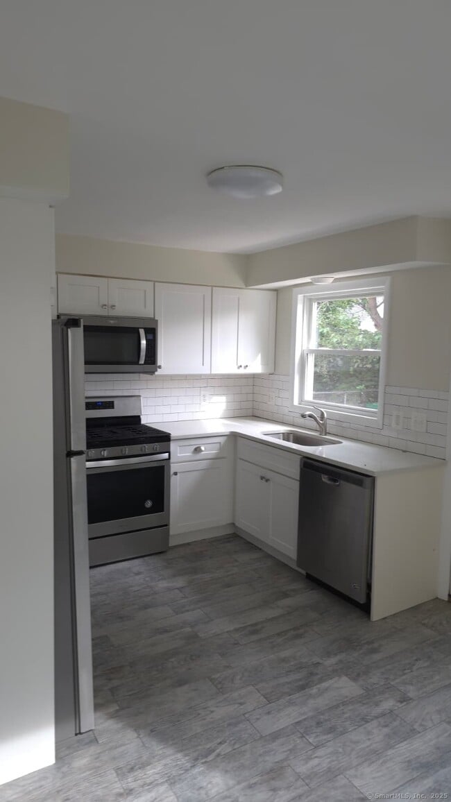 Building Photo - 104 Yacht St