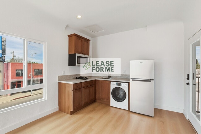 Building Photo - 8959 Hargis St