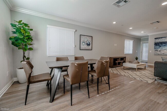 Building Photo - 4 br, 4 bath Duplex - 4508 Esmeralda Stree...