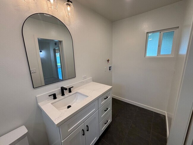 Building Photo - 4 Bedroom home located in beautiful La Habra neighborhood