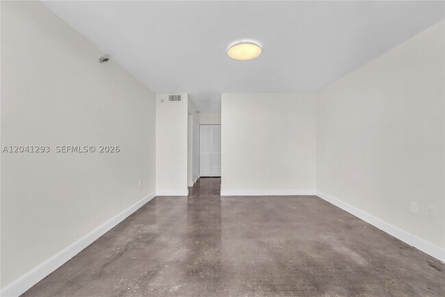 Building Photo - 20515 E Country Club Dr