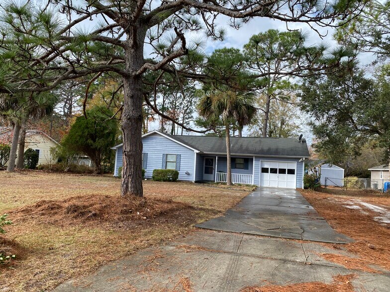 Building Photo - 925 Hunting Ridge Rd