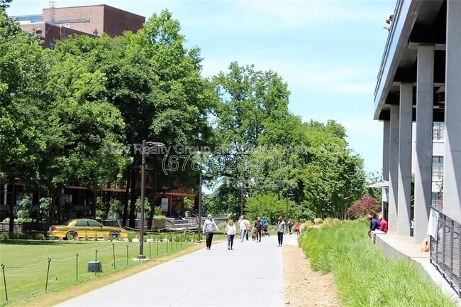 Building Photo - 620 Glen Iris Dr NE