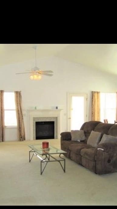 Building Photo - 2040 E Miami Rd