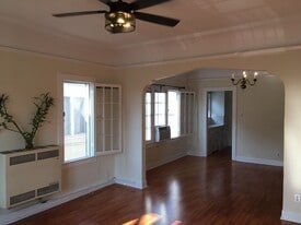 Building Photo - 507 N Norton Ave