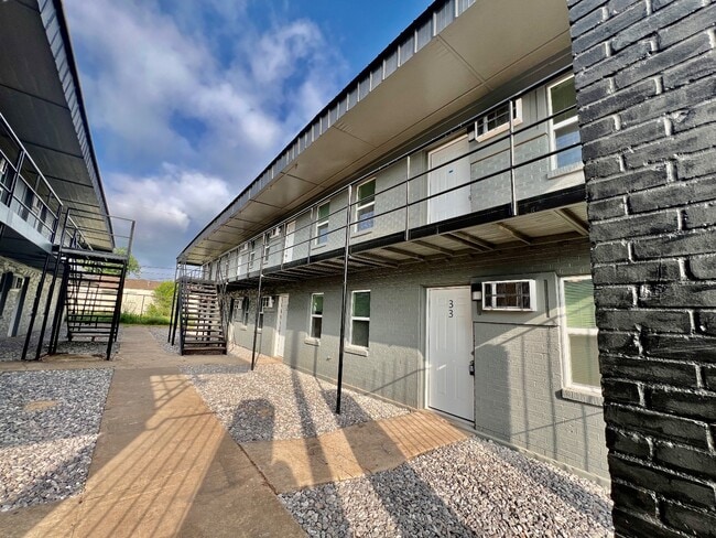 Building Photo - 3500 SW 29th Pl