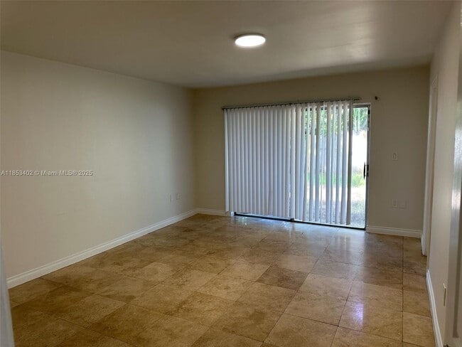 Building Photo - 20605 NE 9th Ct