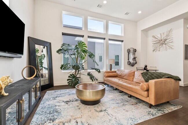 Building Photo - 2210 Lou Ellen Ln