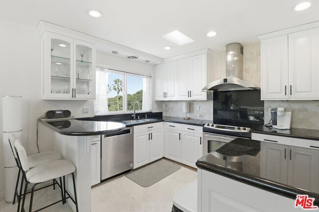 Building Photo - 6400 Pacific Ave