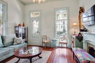 Building Photo - 5221 Magazine St