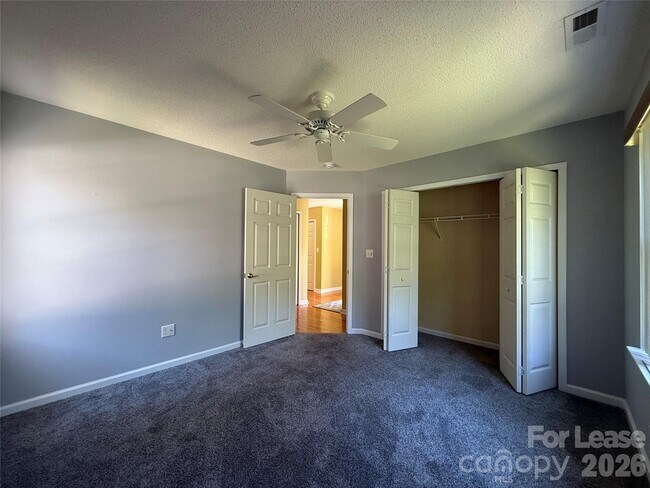 Building Photo - 114 Fairway View Dr