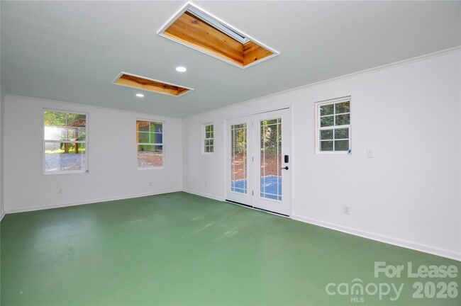 Building Photo - 5821 Hornet Dr