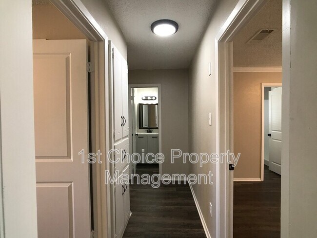 Building Photo - 6040 Blueridge Dr