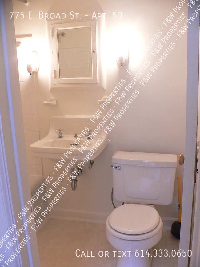 Building Photo - 775 E Broad St