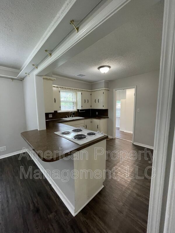 Building Photo - 718 N Gary Pl