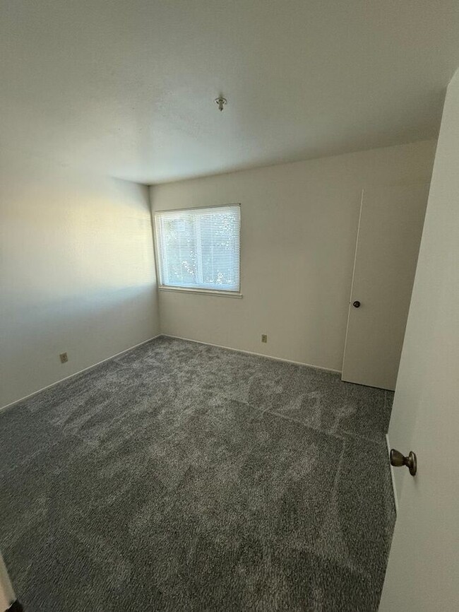 Building Photo - **MOVE IN BONUS $500 off first month rent*...