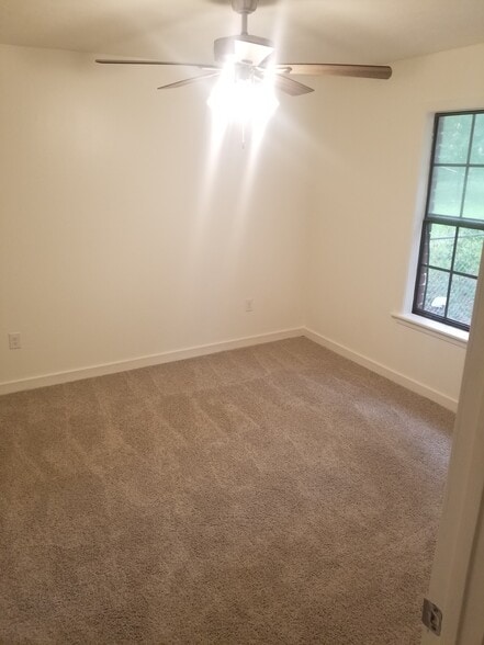 Building Photo - 203 bent creek circle south