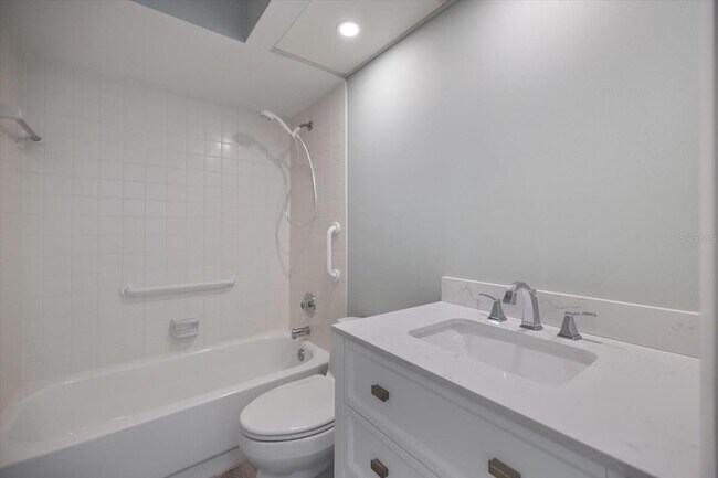 Building Photo - 856 Chatham Dr