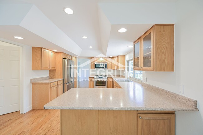 Building Photo - 5051 W Portland Dr
