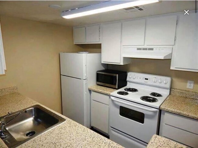 Building Photo - $250 first month move in special (oac)