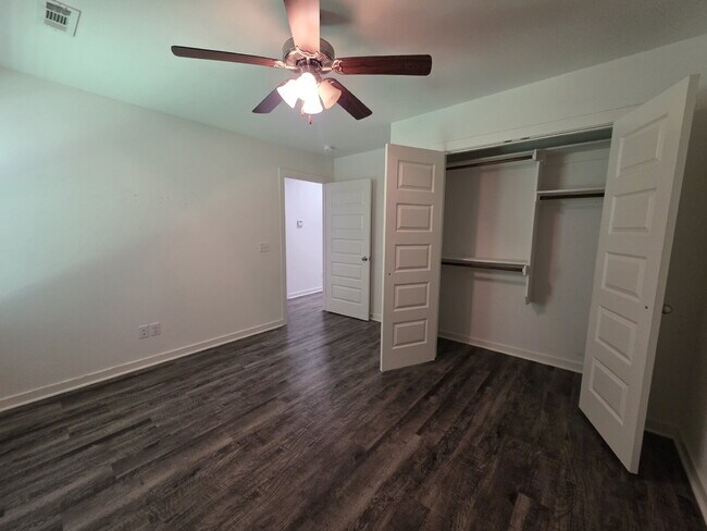 Building Photo - 320 Westbrook Ct