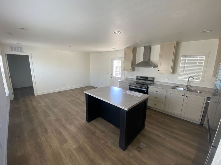 Building Photo - 2060 N Center St