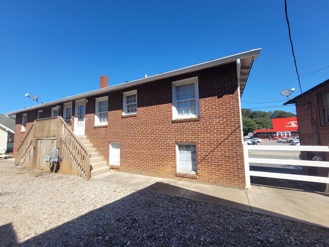 Building Photo - 417 E Front St