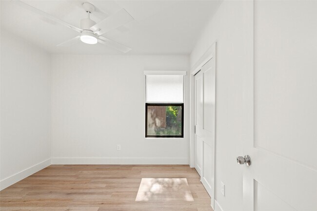 Building Photo - 9606 Pine Lake Dr