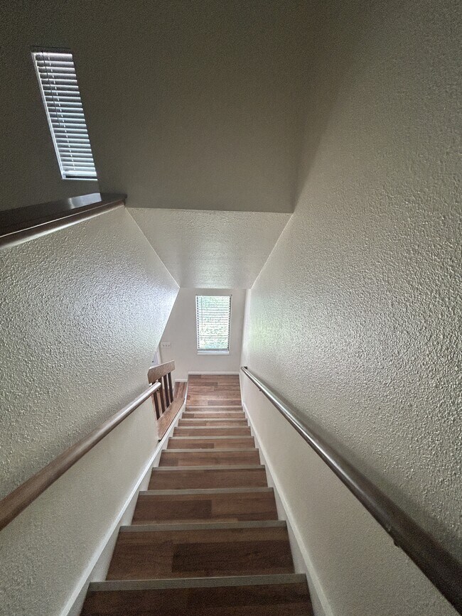 Building Photo - 3500 Rolling Green Dr